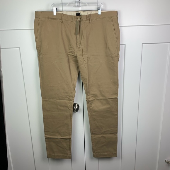 NWT J Crew Men’s Size 44 x 34 484 Slim-fit stretch chino pant Khaki - Picture 1 of 9